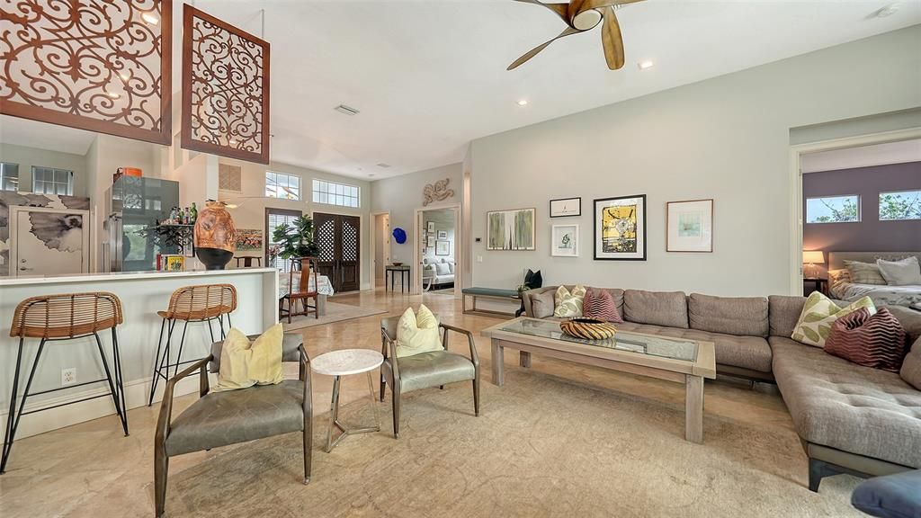 Под контрактом: $1,900,000 (3 спален, 2 ванн, 2232 Квадратных фут)