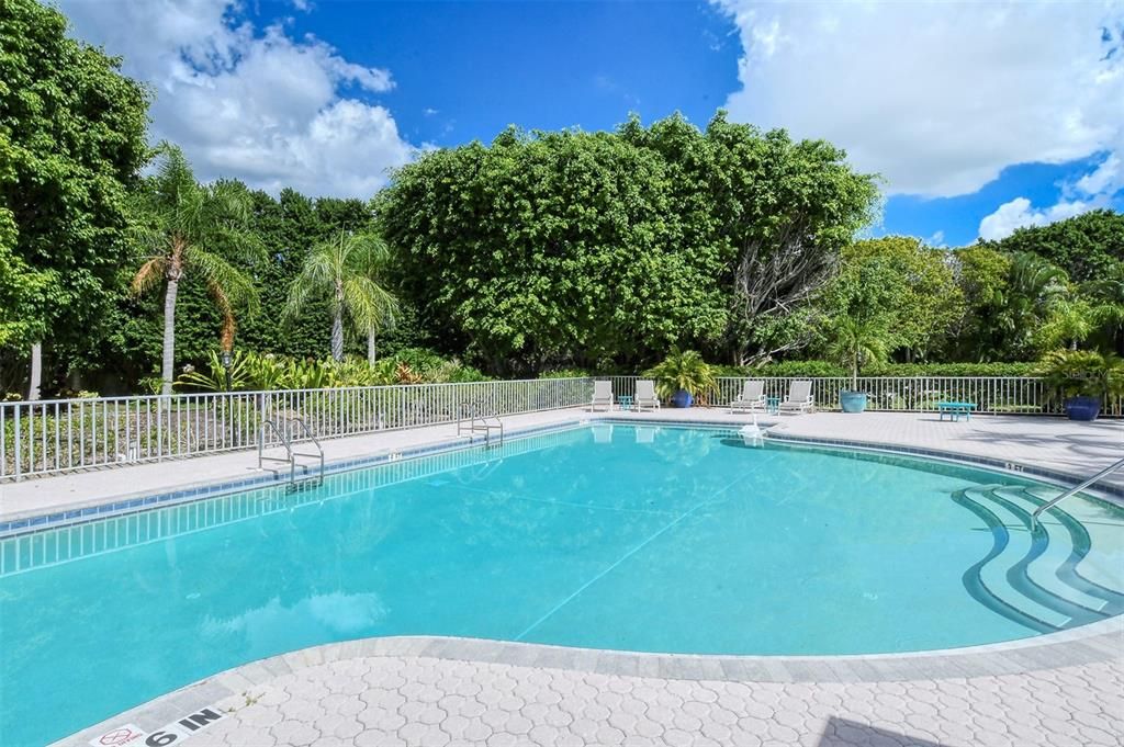 Под контрактом: $1,900,000 (3 спален, 2 ванн, 2232 Квадратных фут)