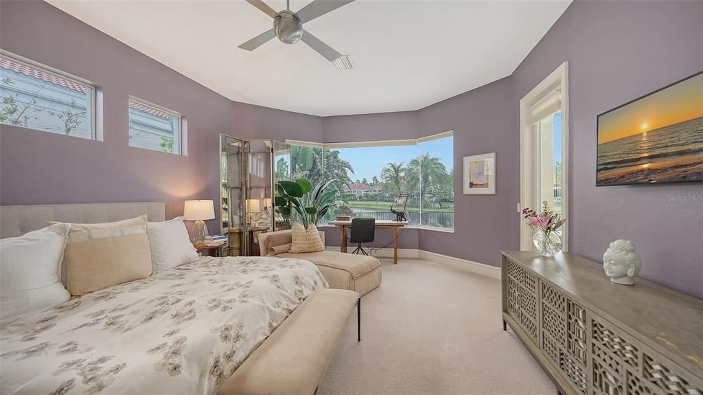 Под контрактом: $1,900,000 (3 спален, 2 ванн, 2232 Квадратных фут)