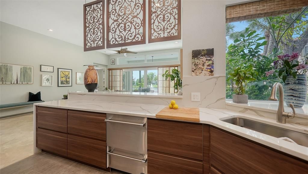 Под контрактом: $1,900,000 (3 спален, 2 ванн, 2232 Квадратных фут)