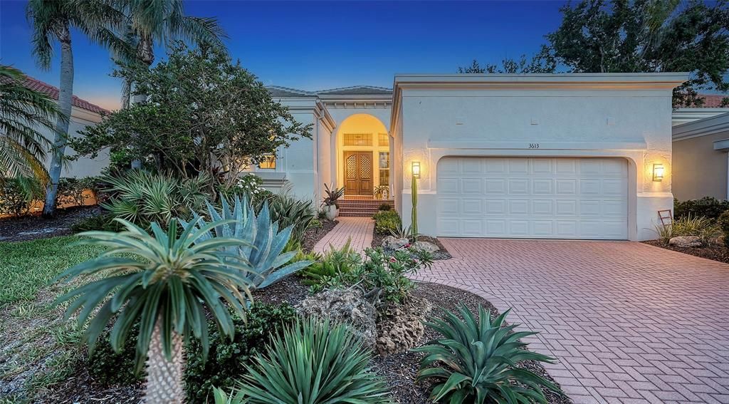 Под контрактом: $1,900,000 (3 спален, 2 ванн, 2232 Квадратных фут)