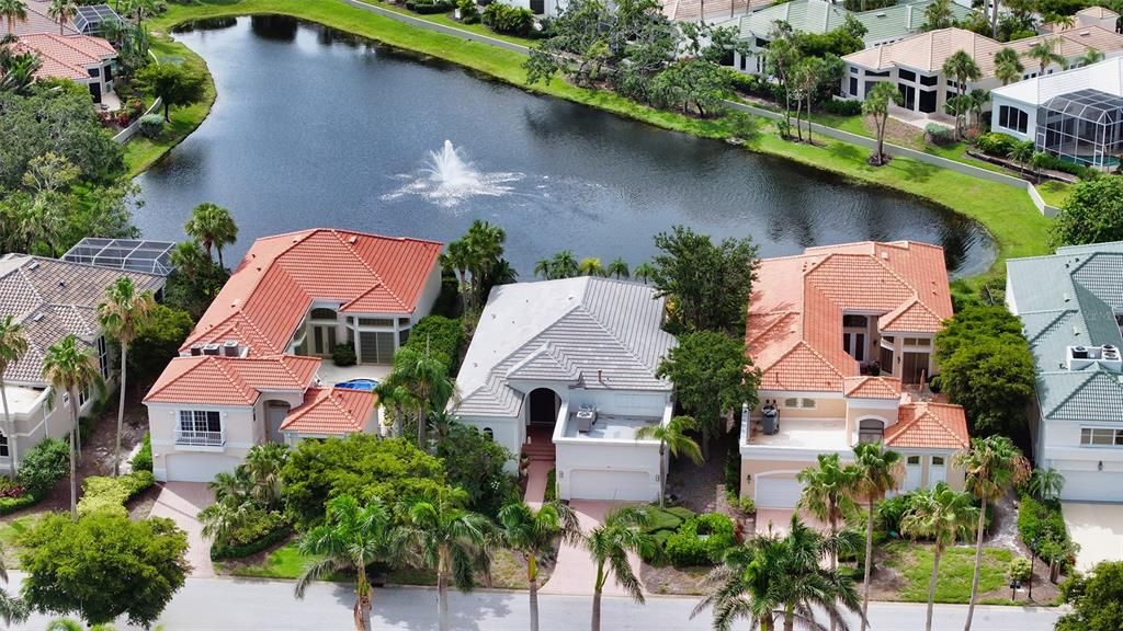 Под контрактом: $1,900,000 (3 спален, 2 ванн, 2232 Квадратных фут)