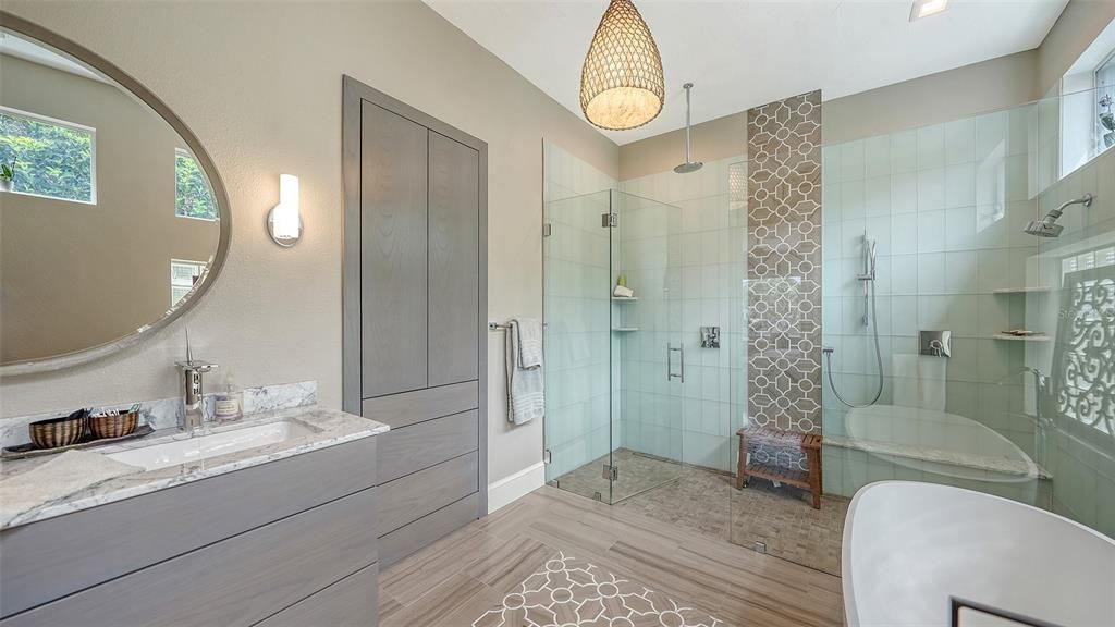 Под контрактом: $1,900,000 (3 спален, 2 ванн, 2232 Квадратных фут)