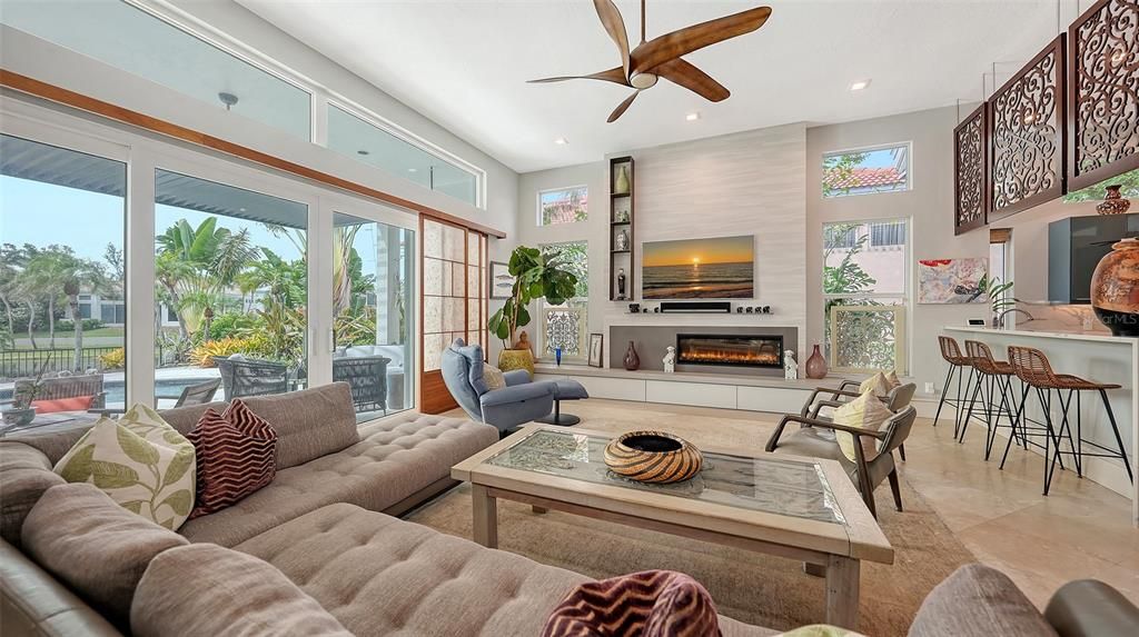 Под контрактом: $1,900,000 (3 спален, 2 ванн, 2232 Квадратных фут)