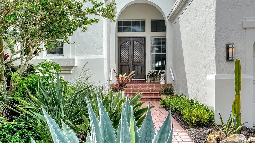 Под контрактом: $1,900,000 (3 спален, 2 ванн, 2232 Квадратных фут)