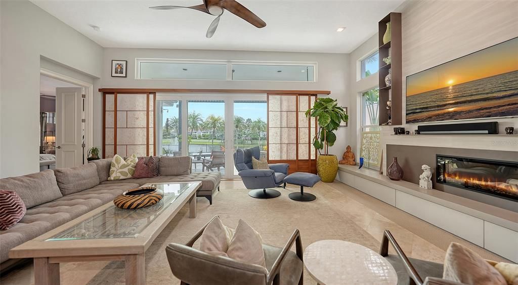 Под контрактом: $1,900,000 (3 спален, 2 ванн, 2232 Квадратных фут)