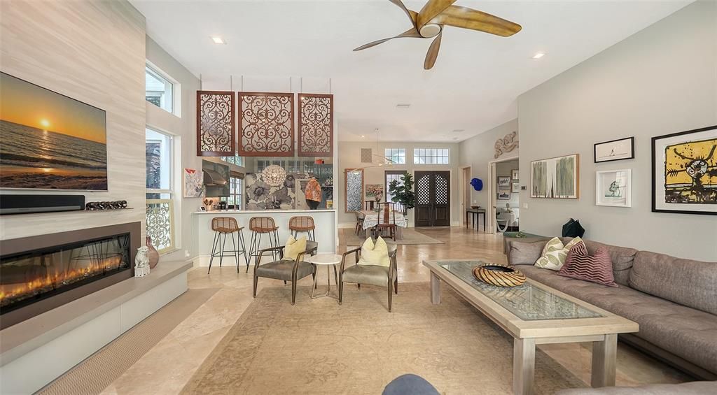 Под контрактом: $1,900,000 (3 спален, 2 ванн, 2232 Квадратных фут)