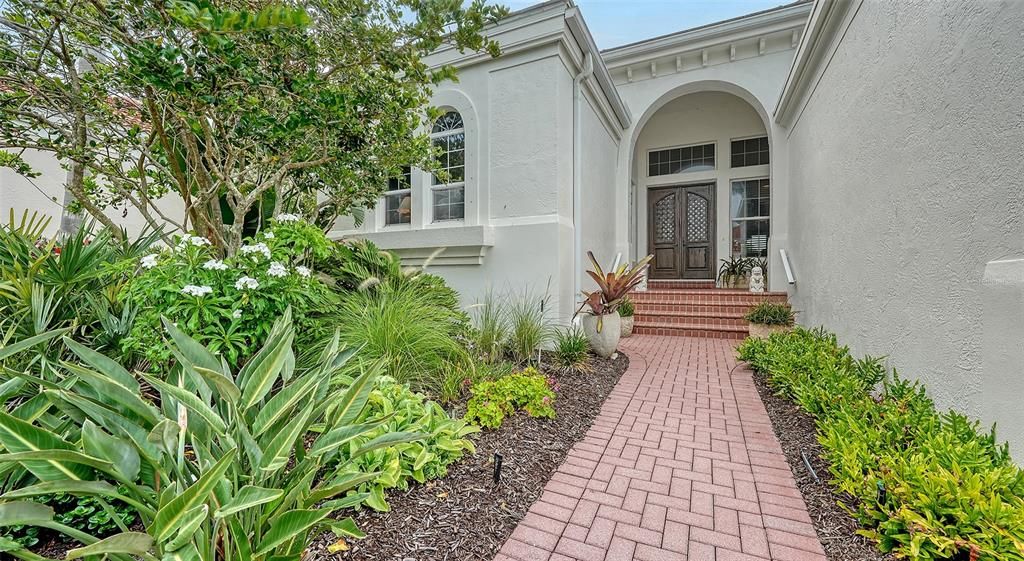 Под контрактом: $1,900,000 (3 спален, 2 ванн, 2232 Квадратных фут)