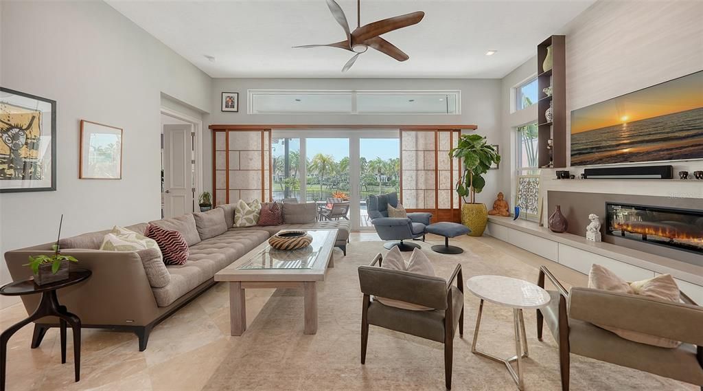 Под контрактом: $1,900,000 (3 спален, 2 ванн, 2232 Квадратных фут)