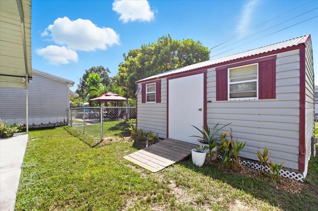 Active With Contract: $170,000 (3 beds, 2 baths, 1269 Square Feet)