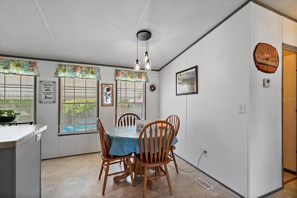 Active With Contract: $170,000 (3 beds, 2 baths, 1269 Square Feet)