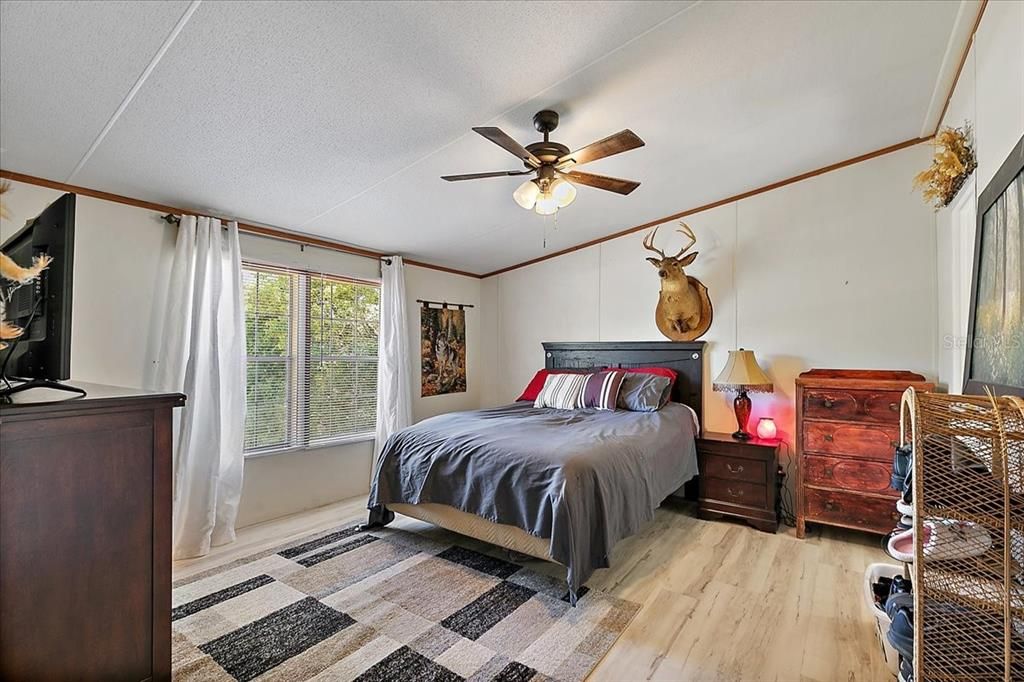 Active With Contract: $170,000 (3 beds, 2 baths, 1269 Square Feet)