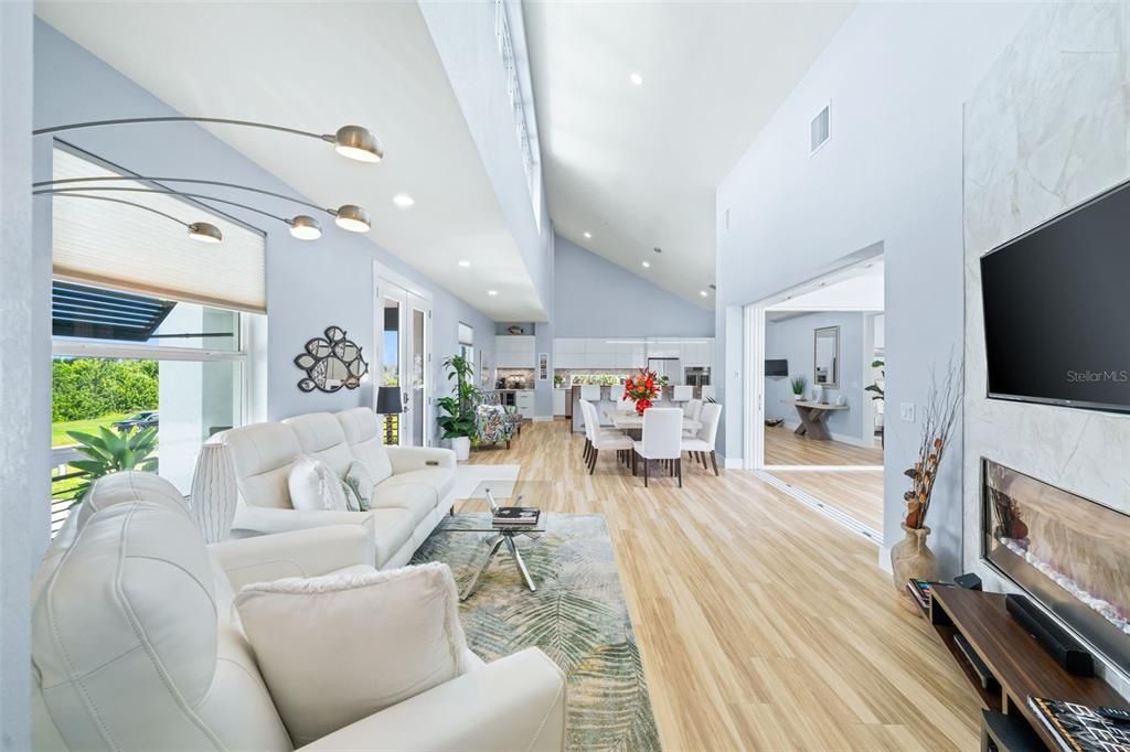 待售: $1,585,000 (3 贝兹, 3 浴室, 2426 平方英尺)