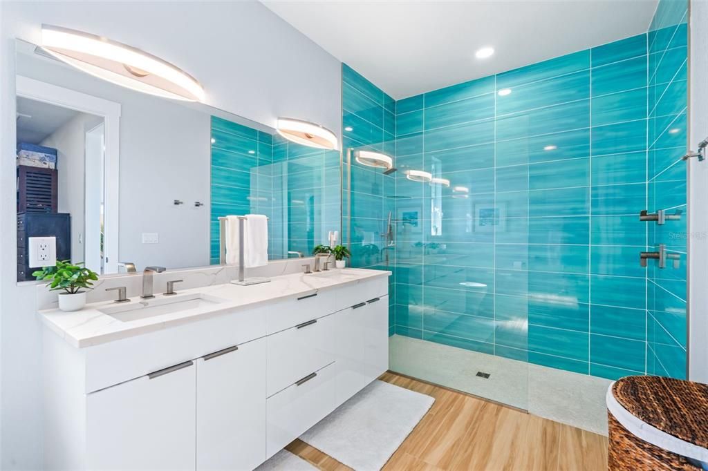 待售: $1,585,000 (3 贝兹, 3 浴室, 2426 平方英尺)