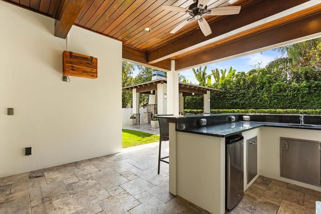 Под контрактом: $1,995,000 (4 спален, 3 ванн, 3153 Квадратных фут)