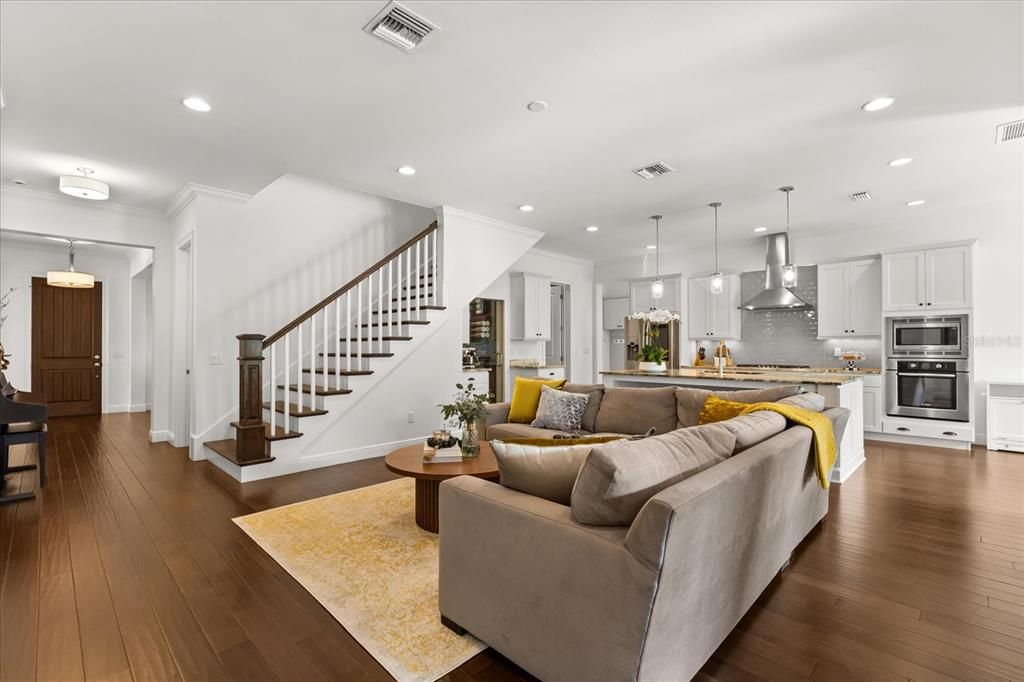 Под контрактом: $1,995,000 (4 спален, 3 ванн, 3153 Квадратных фут)