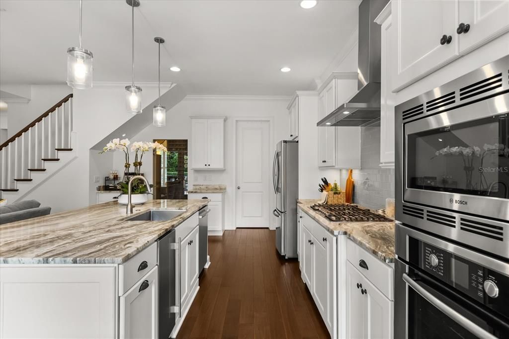 Под контрактом: $1,995,000 (4 спален, 3 ванн, 3153 Квадратных фут)