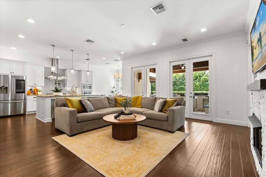 Под контрактом: $1,995,000 (4 спален, 3 ванн, 3153 Квадратных фут)