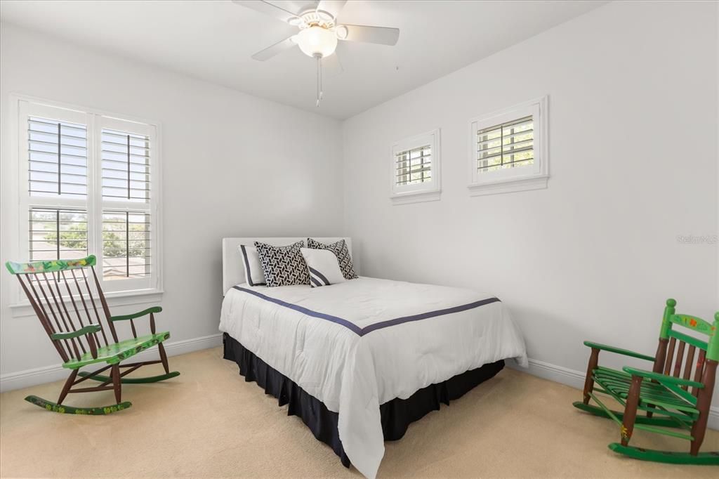 Под контрактом: $1,995,000 (4 спален, 3 ванн, 3153 Квадратных фут)