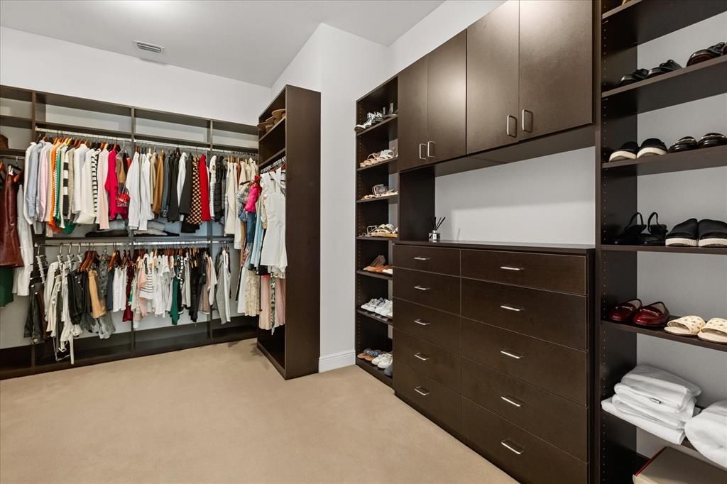 Под контрактом: $1,995,000 (4 спален, 3 ванн, 3153 Квадратных фут)