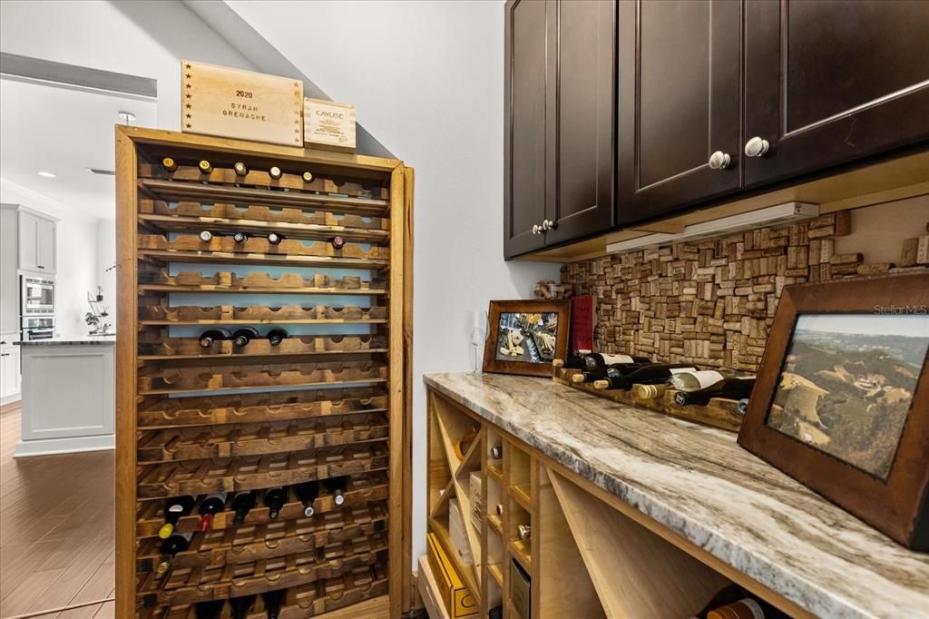 Под контрактом: $1,995,000 (4 спален, 3 ванн, 3153 Квадратных фут)