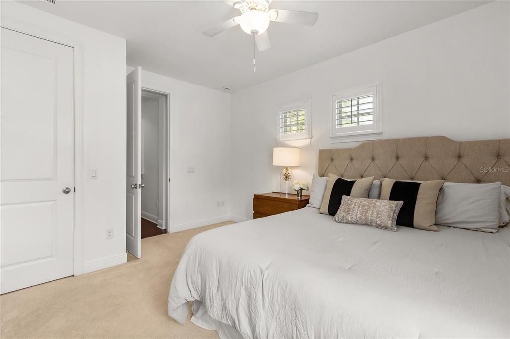 Под контрактом: $1,995,000 (4 спален, 3 ванн, 3153 Квадратных фут)