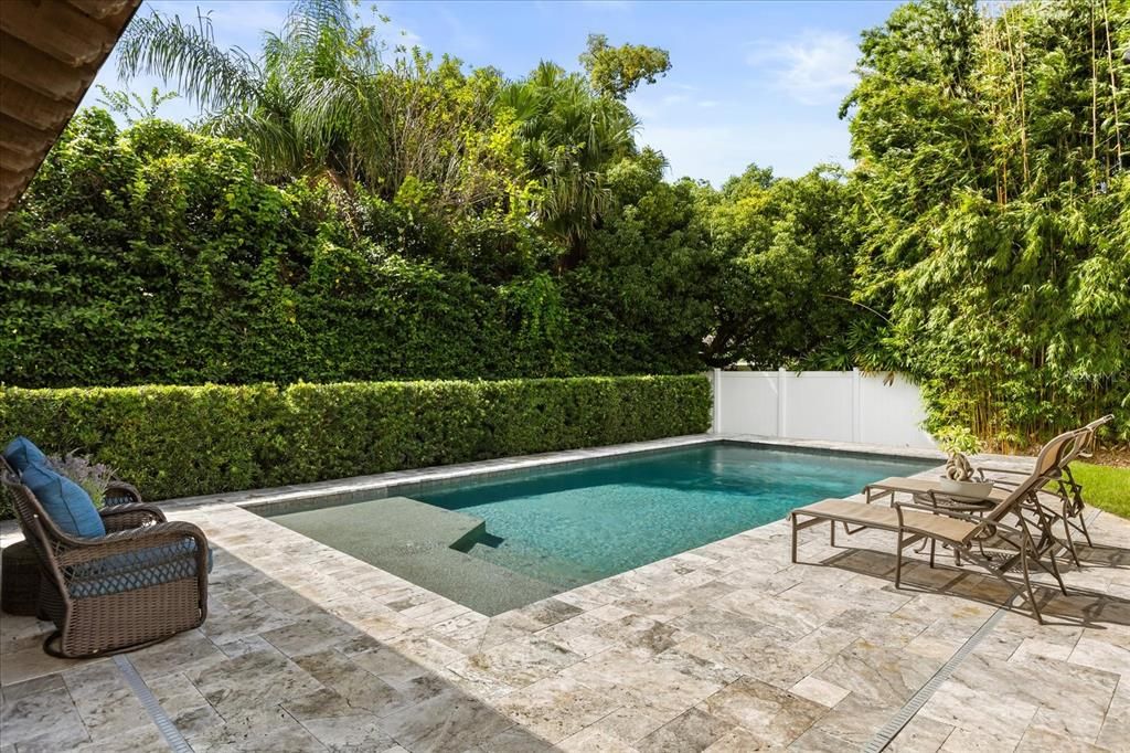 Под контрактом: $1,995,000 (4 спален, 3 ванн, 3153 Квадратных фут)