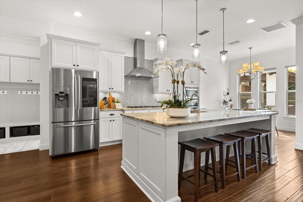 Под контрактом: $1,995,000 (4 спален, 3 ванн, 3153 Квадратных фут)