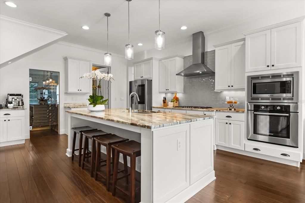 Под контрактом: $1,995,000 (4 спален, 3 ванн, 3153 Квадратных фут)