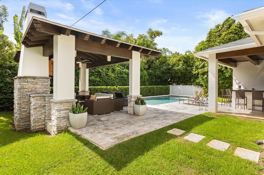 Под контрактом: $1,995,000 (4 спален, 3 ванн, 3153 Квадратных фут)