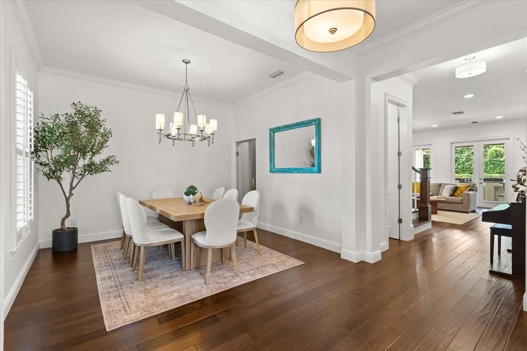 Под контрактом: $1,995,000 (4 спален, 3 ванн, 3153 Квадратных фут)