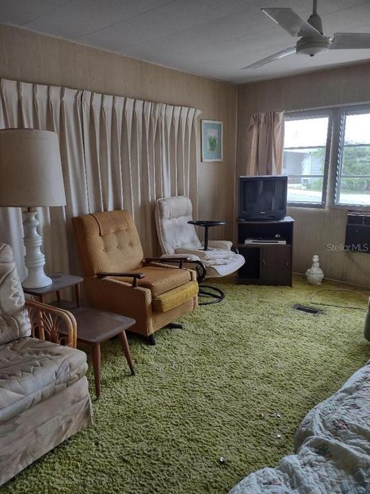 待售: $87,000 (2 贝兹, 1 浴室, 674 平方英尺)