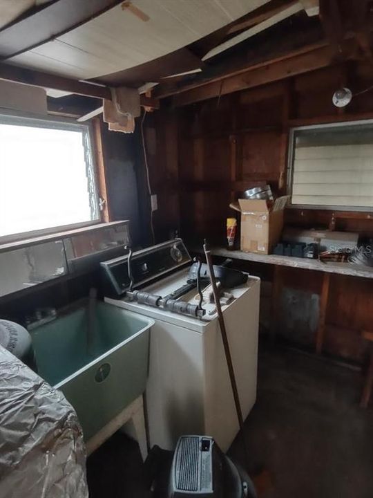 待售: $87,000 (2 贝兹, 1 浴室, 674 平方英尺)