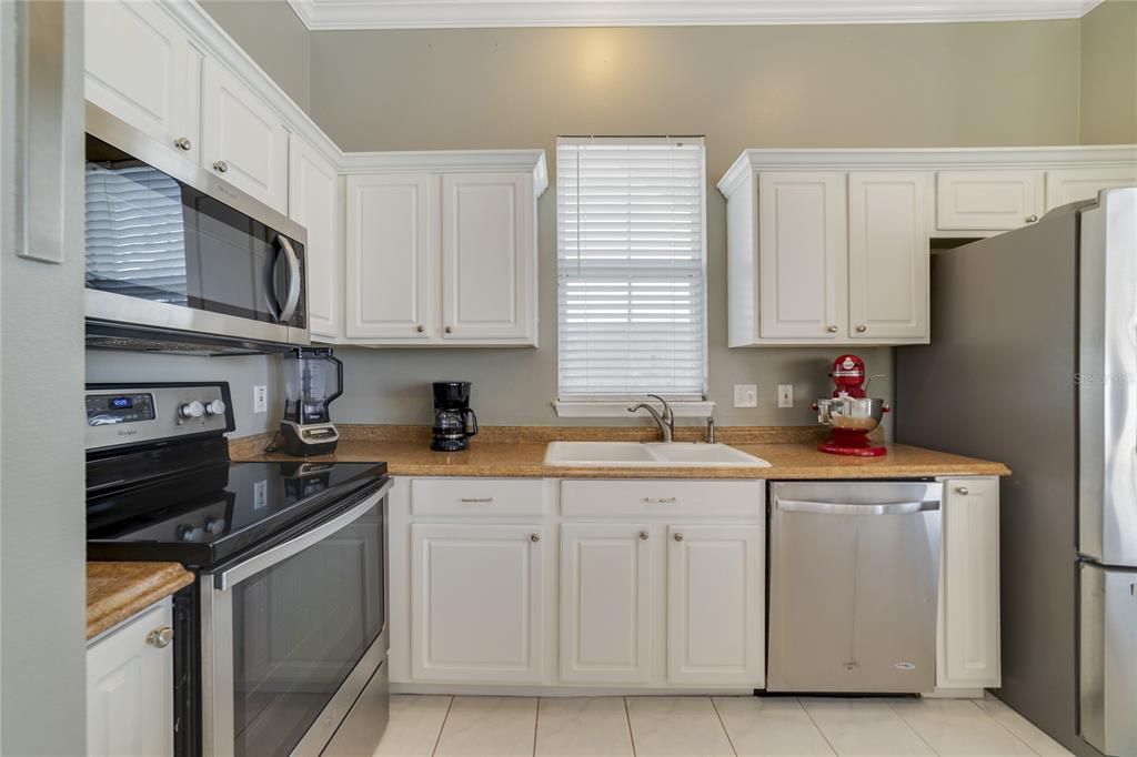 For Sale: $619,000 (3 beds, 2 baths, 1934 Square Feet)