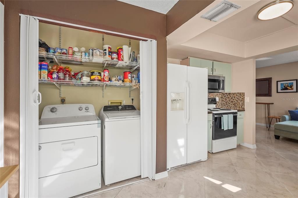 Activo con contrato: $335,000 (3 camas, 2 baños, 1452 Pies cuadrados)