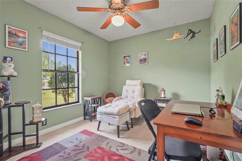 Activo con contrato: $335,000 (3 camas, 2 baños, 1452 Pies cuadrados)