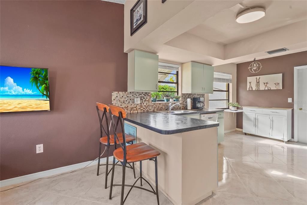 Activo con contrato: $335,000 (3 camas, 2 baños, 1452 Pies cuadrados)