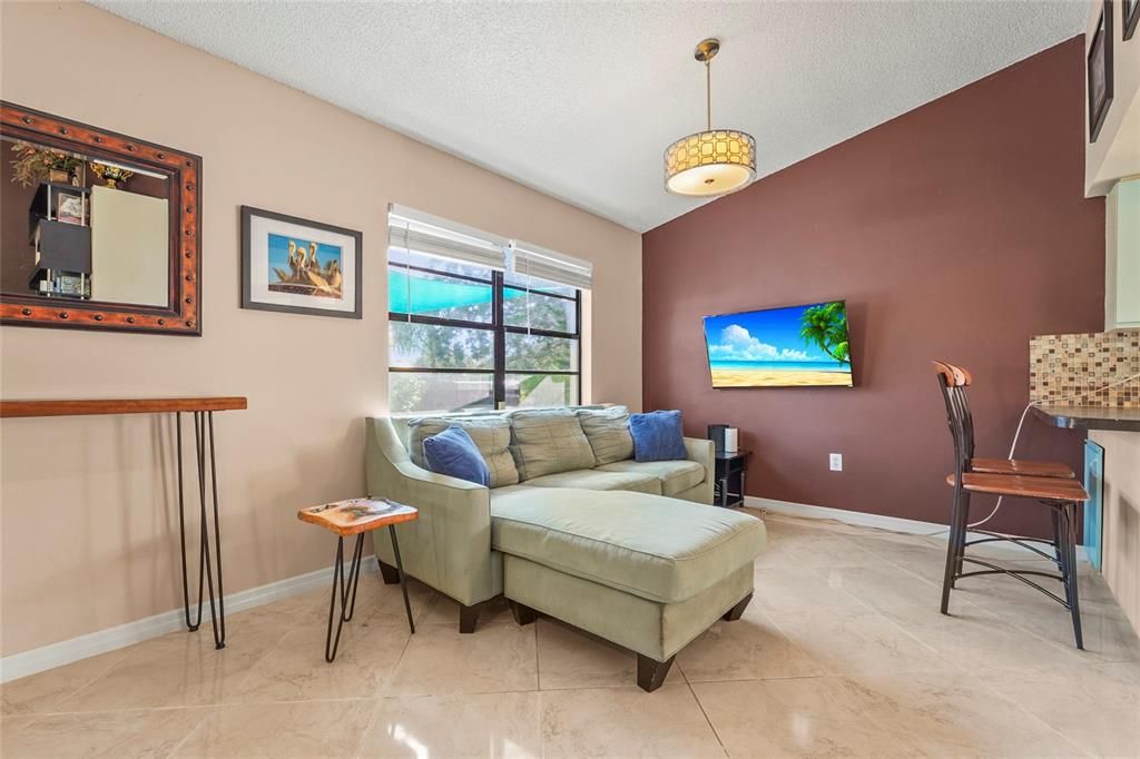 Activo con contrato: $335,000 (3 camas, 2 baños, 1452 Pies cuadrados)