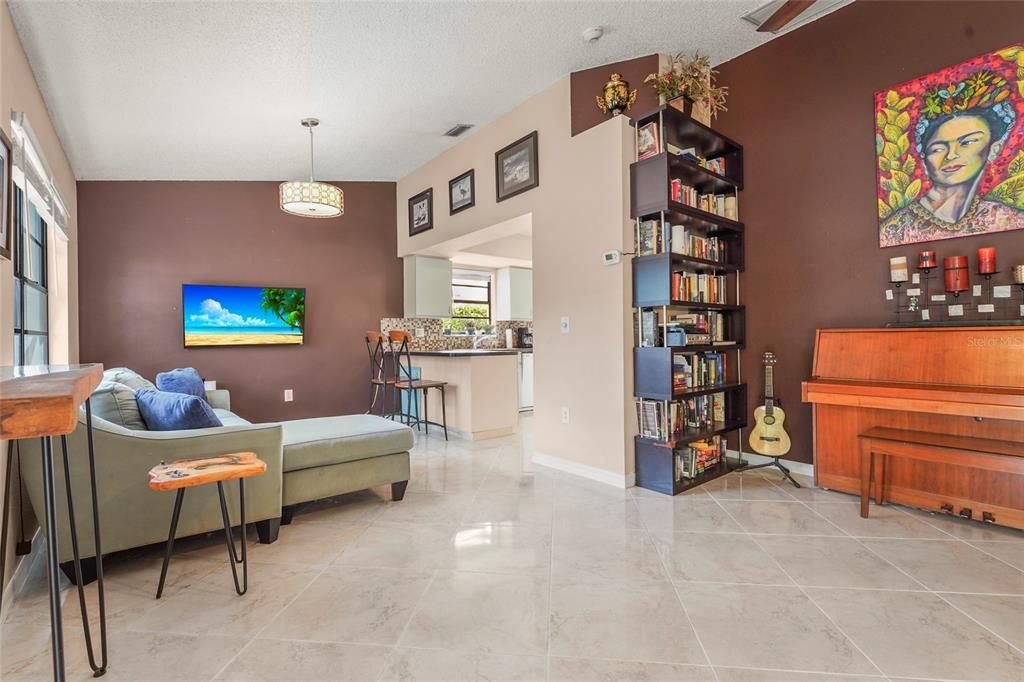 Activo con contrato: $335,000 (3 camas, 2 baños, 1452 Pies cuadrados)