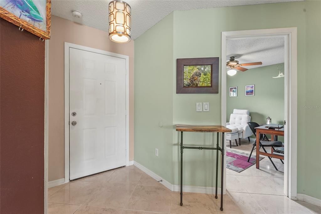 Activo con contrato: $335,000 (3 camas, 2 baños, 1452 Pies cuadrados)