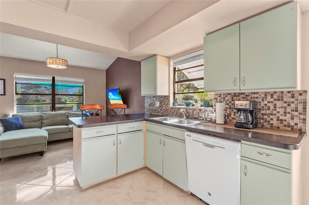 Activo con contrato: $335,000 (3 camas, 2 baños, 1452 Pies cuadrados)