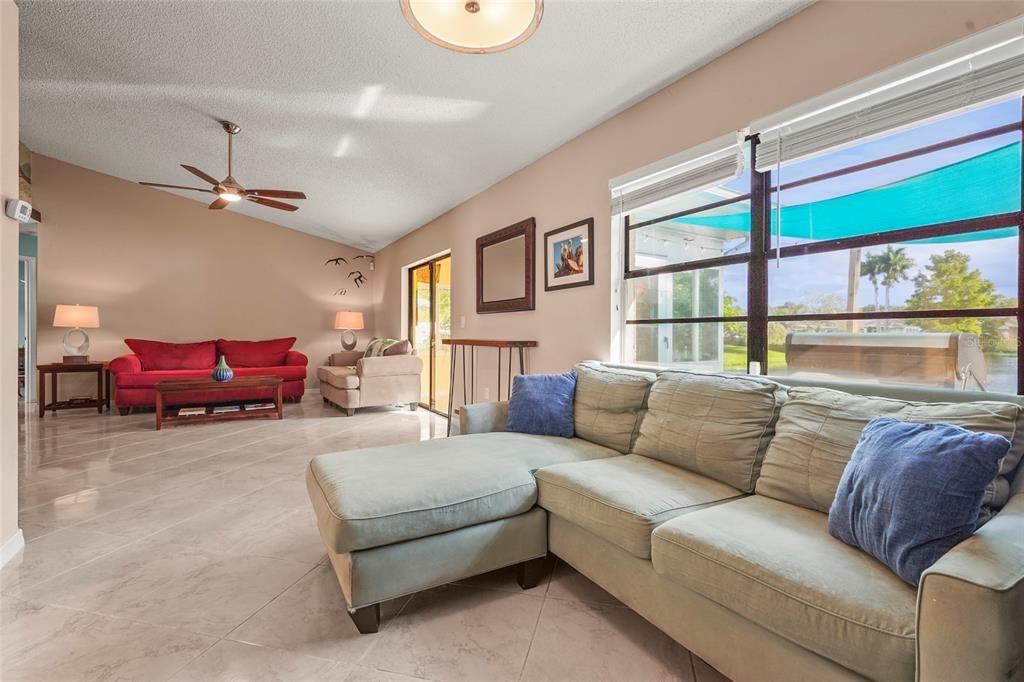 Activo con contrato: $335,000 (3 camas, 2 baños, 1452 Pies cuadrados)