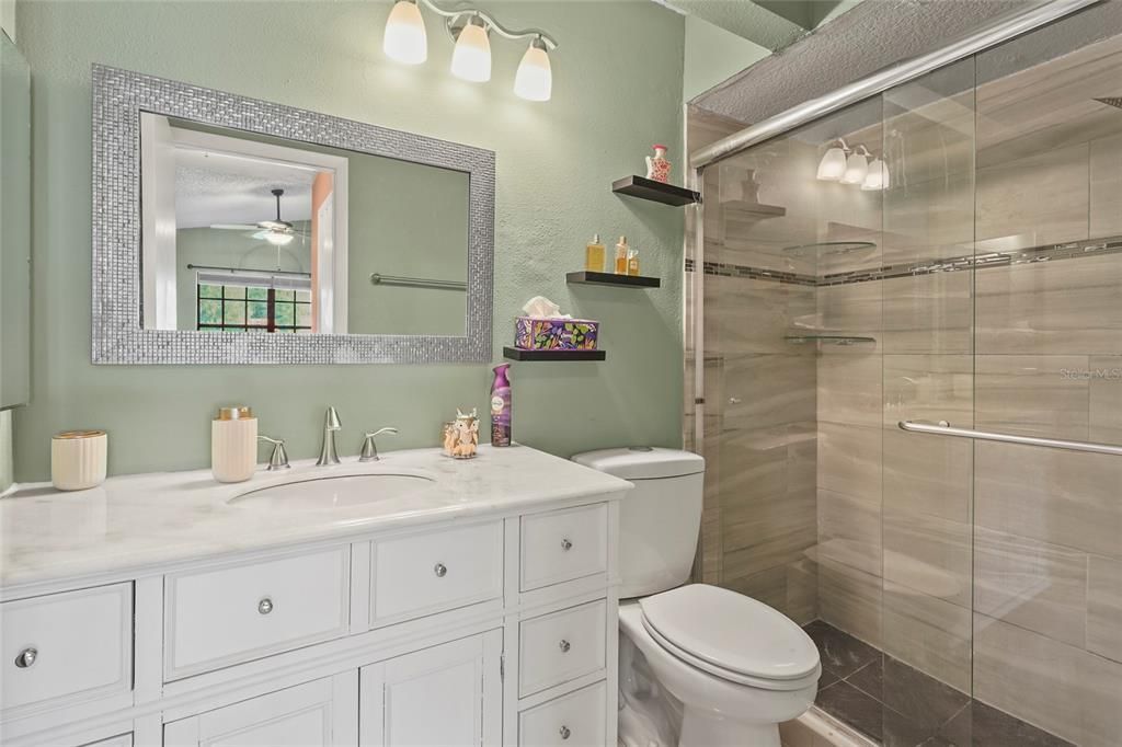 Activo con contrato: $335,000 (3 camas, 2 baños, 1452 Pies cuadrados)