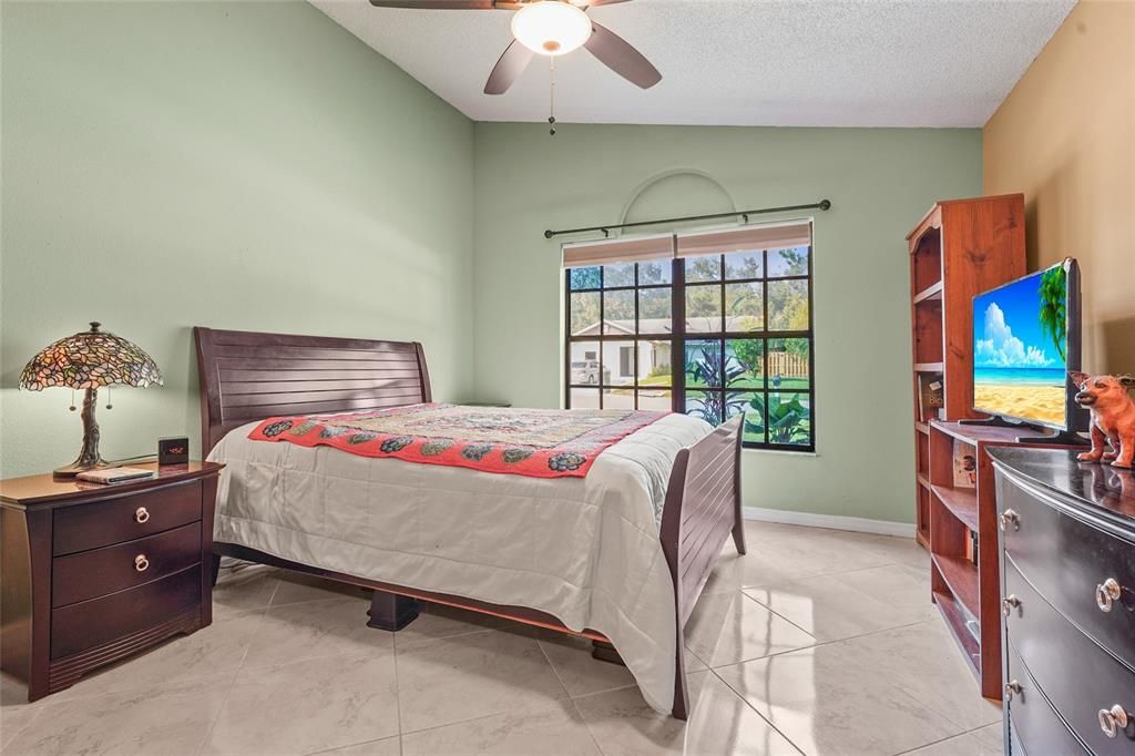 Activo con contrato: $335,000 (3 camas, 2 baños, 1452 Pies cuadrados)