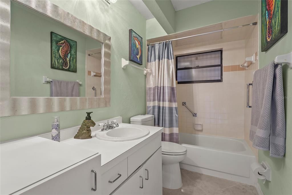 Activo con contrato: $335,000 (3 camas, 2 baños, 1452 Pies cuadrados)