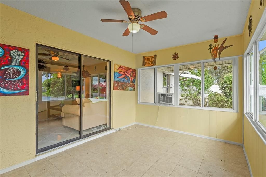 Activo con contrato: $335,000 (3 camas, 2 baños, 1452 Pies cuadrados)