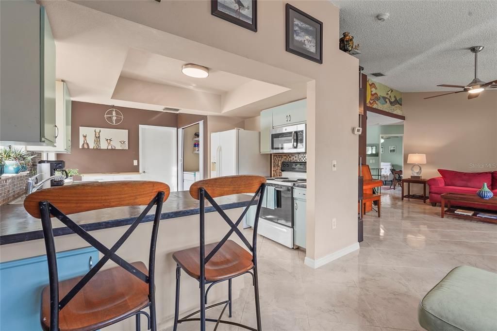 Activo con contrato: $335,000 (3 camas, 2 baños, 1452 Pies cuadrados)