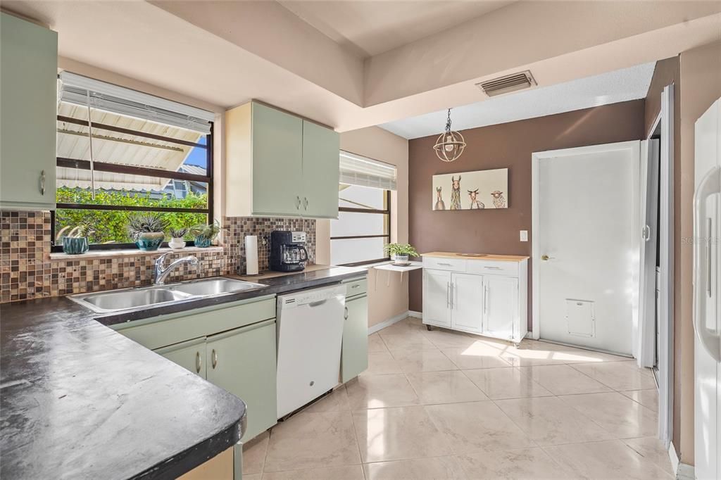 Activo con contrato: $335,000 (3 camas, 2 baños, 1452 Pies cuadrados)