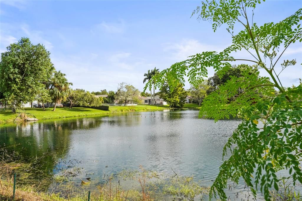 Activo con contrato: $335,000 (3 camas, 2 baños, 1452 Pies cuadrados)