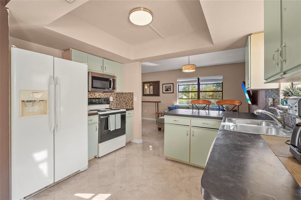 Activo con contrato: $335,000 (3 camas, 2 baños, 1452 Pies cuadrados)